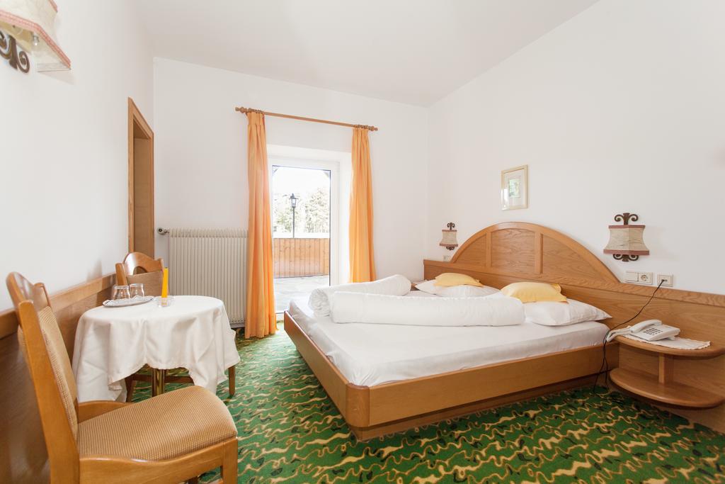 Hotel Lichtenstern โซปราบอลซาโน ภายนอก รูปภาพ